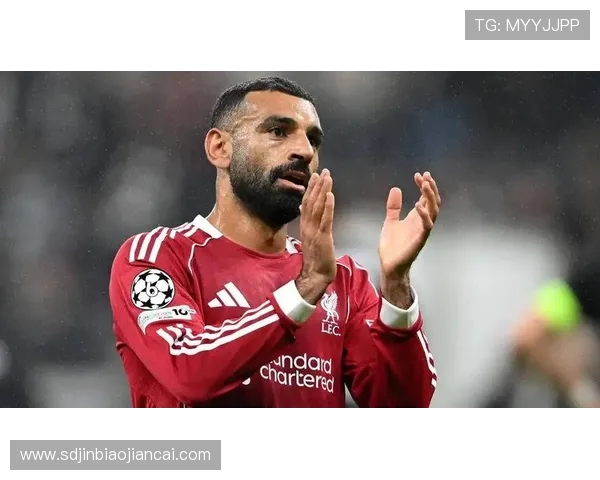 萨拉赫带领埃及国家队冲击世界杯荣耀展现足球巨星风采与无畏精神