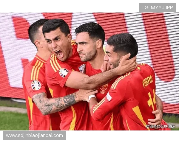 西班牙与荷兰对决现场球迷热情高涨共同见证足球盛宴 西班牙与荷兰对决现场球迷热情高涨共同见证足球盛宴