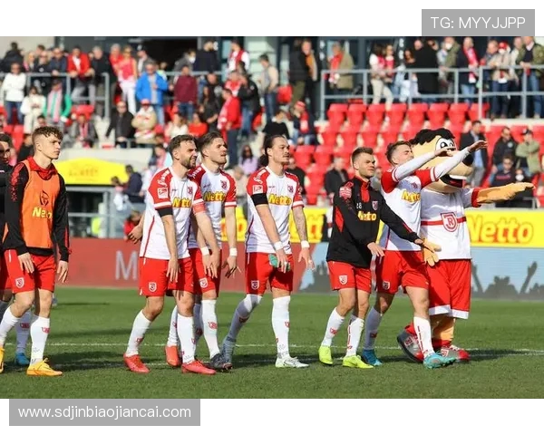 雷根斯堡与1860的激烈对决揭示德乙联赛的竞争魅力与球队实力较量