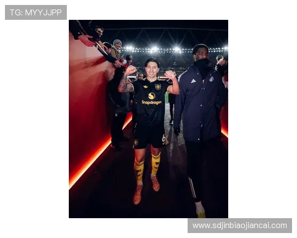 马内在对阵阿森纳的精彩表现引发球迷热议与媒体关注 马内在对阵阿森纳的精彩表现引发球迷热议与媒体关注